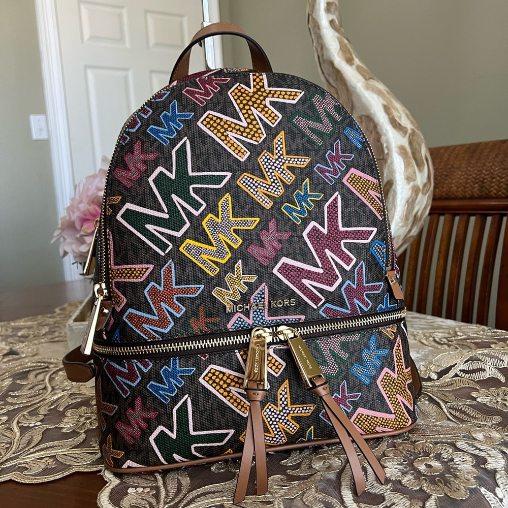 Michael Kors signature logo backpack - Picture 6 of 13